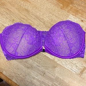 Victoria’s secret bra. Size 34D.